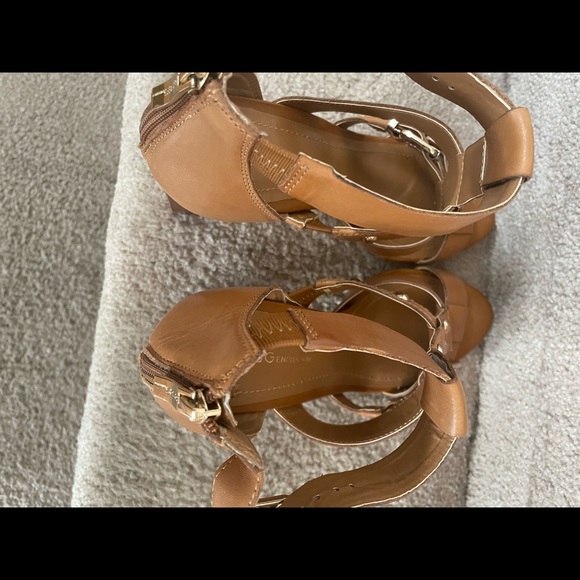 Gladiator Gorgeous - Picture 4 of 5